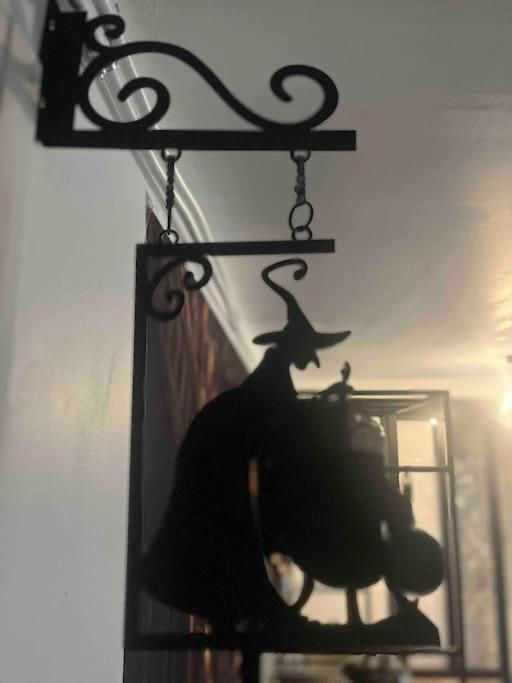 La Chambre Des Secrets Perougien Pérouges 外观 照片